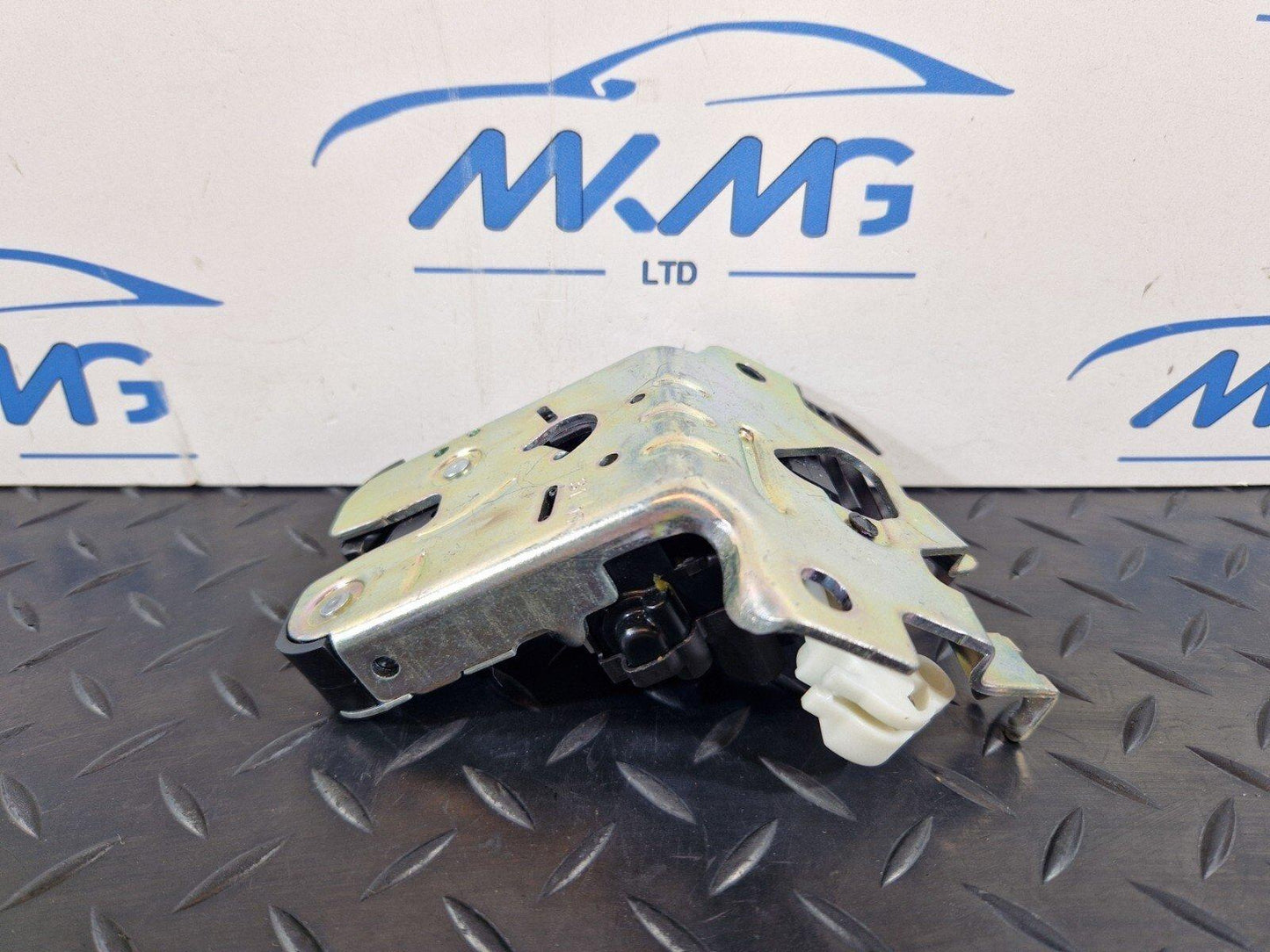 16-19 AUDI A4 B9 GENUINE OEM REAR TAILGATE BOOT TRUNK LOCK MECHANISM 8W0827503