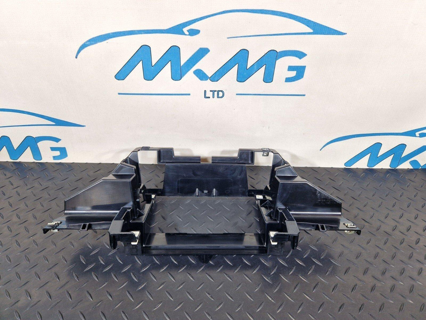 18-ON MERCEDES SPRINTER W907 DASHBOARD RADIO SURROUND TRIM FRAME A9108270600