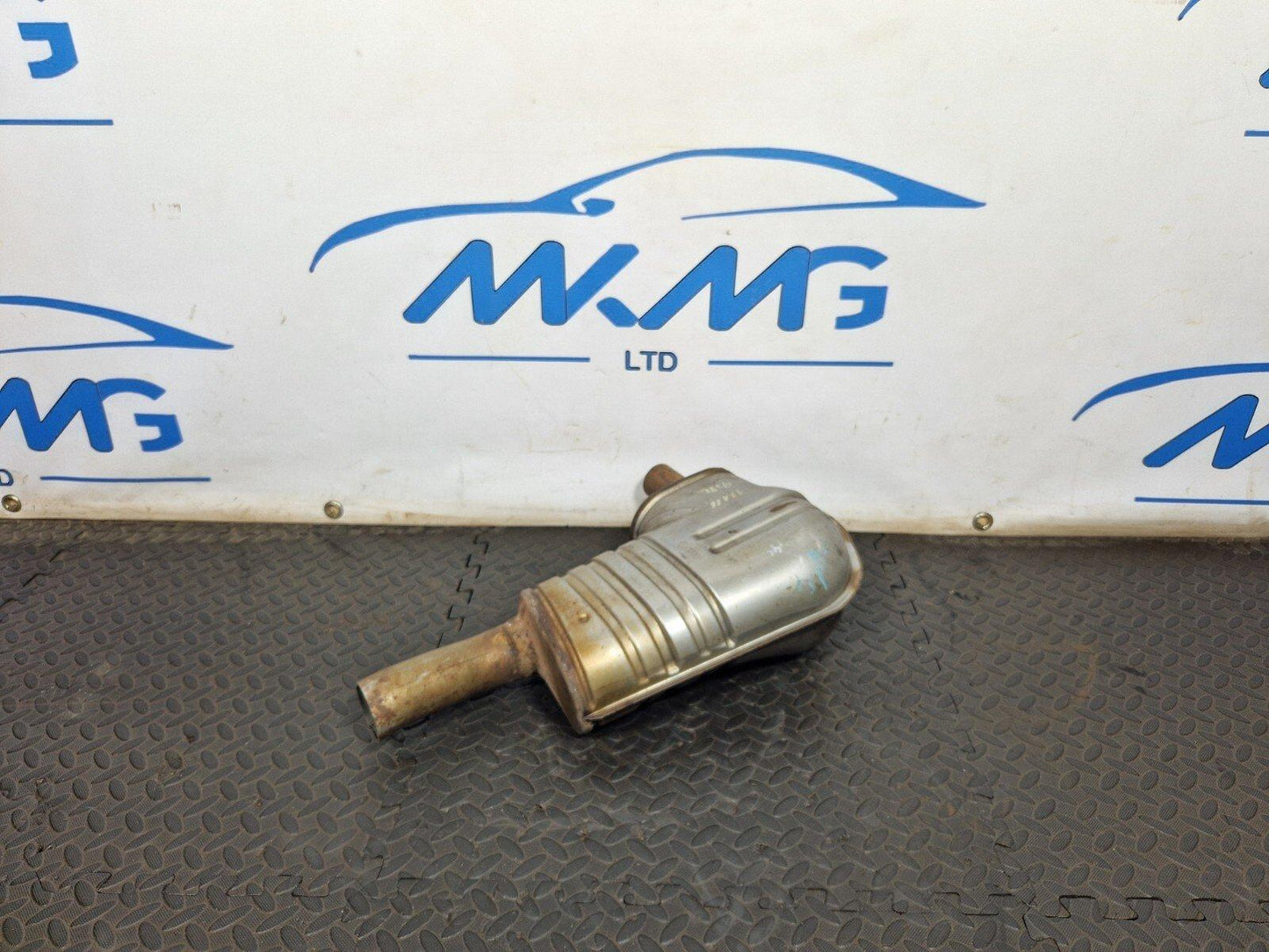 16-19 AUDI A4 B9 GENUINE EXHAUST BACKBOX SILENCER 8W0253411D
