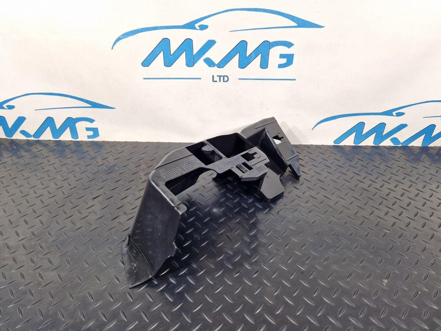18-ON MERCEDES BENZ SPRINTER W907 CONSOLE COVER SUPPOER MOUNT LEFT A9078802400