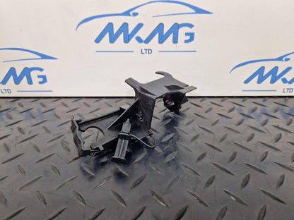 14-20 MERCEDES BENZ GLA X156 SUSPENSION STRUT FRONT LEFT BRACKET A2464210594