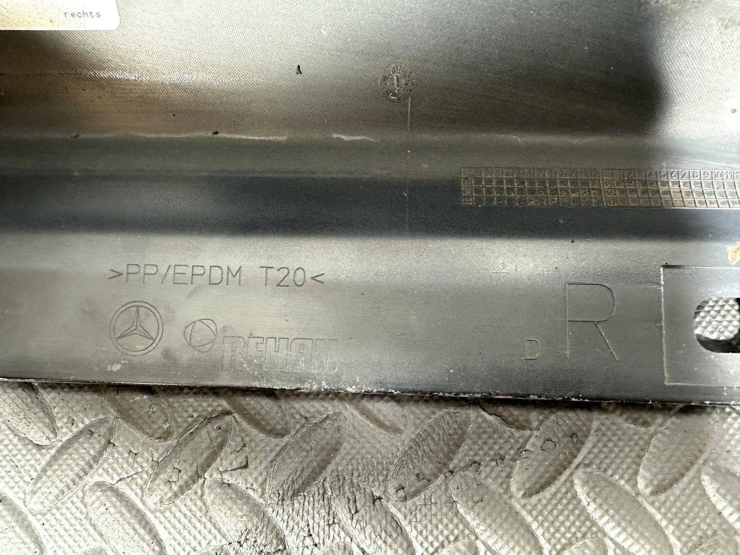 14-21 MERCEDES BENZ C300 W205 GENUINE RIGHT SIDE SKIRT IN BLACK A2056900240