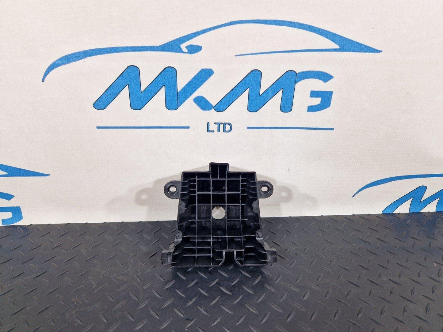 19-ON MERCEDES BENZ CLA C118 CENTER CONSOLE HOLDER A1776831400