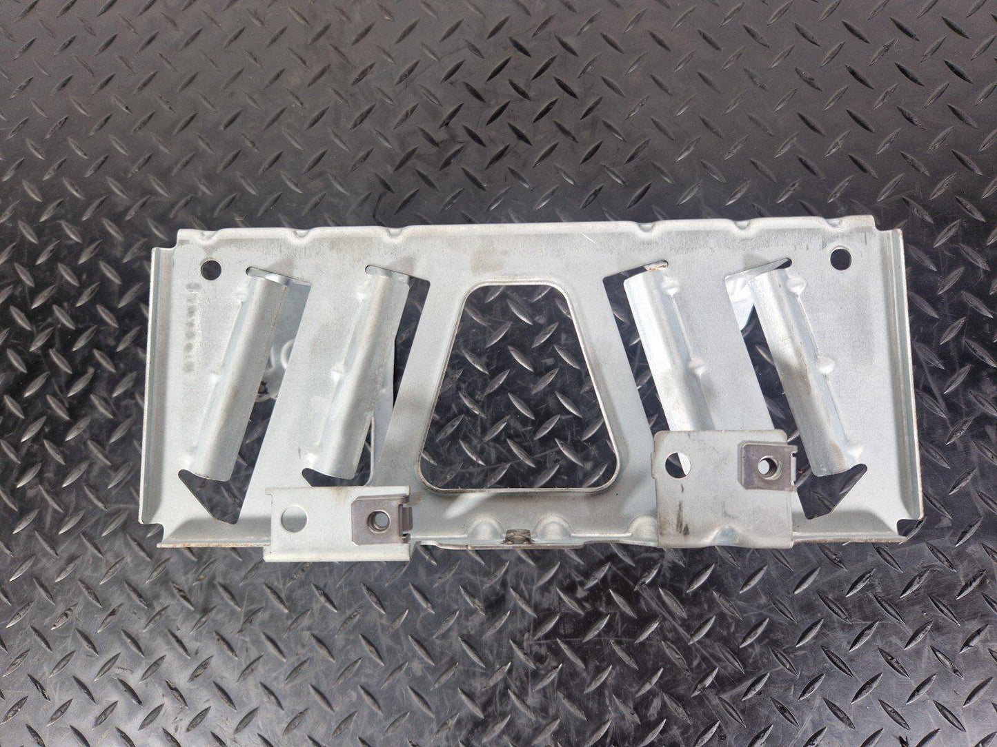 11-18 BMW 6 SERIES F06 HARMAN KARDON AMPLIFIER BRACKET MOUNT HOLDER 9174269
