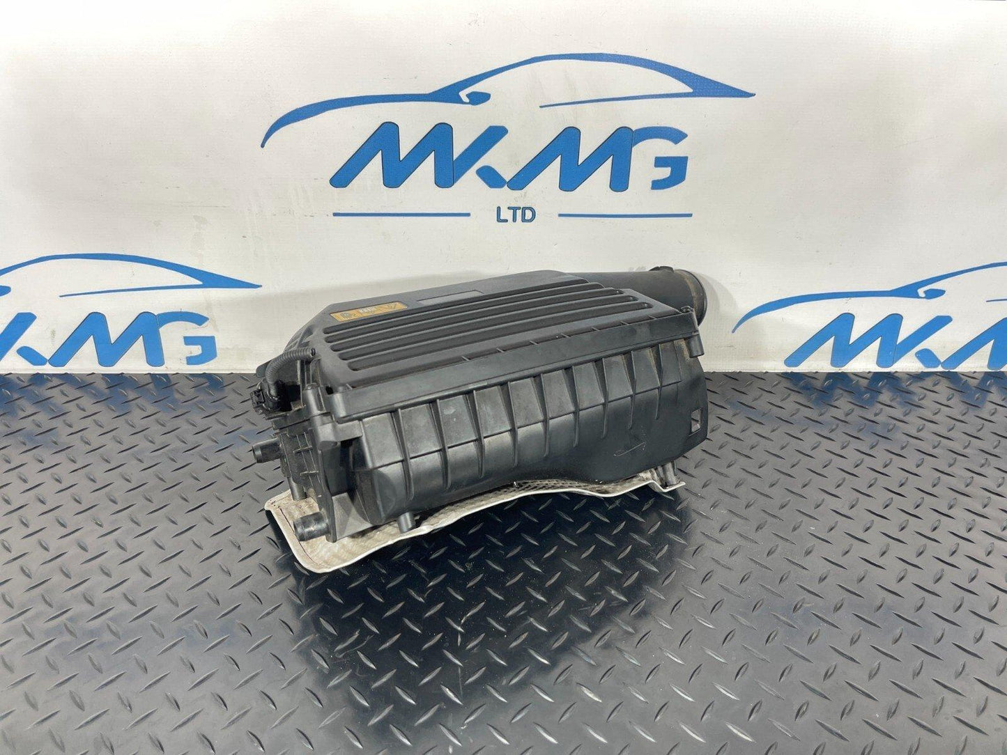 14-21 MERCEDES BENZ C350e W205 GENUINE PETROL AIR FILTER BOX AIRBOX A2740901701