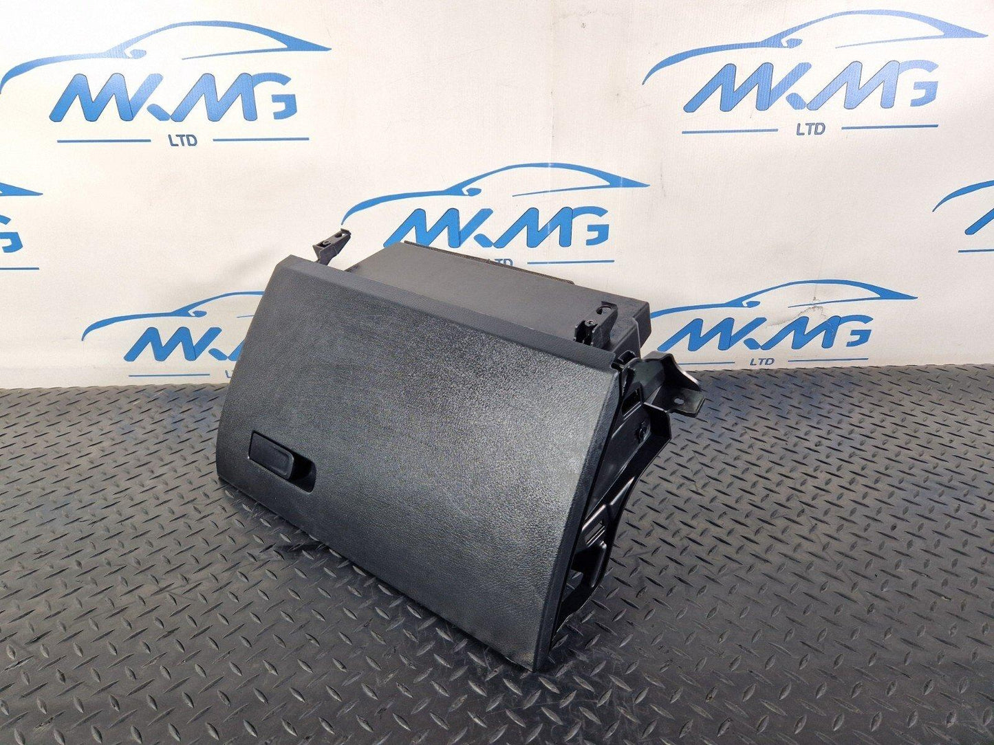 19-ON MERCEDES BENZ CLA C118 STORAGE COMPARTMENT GLOVEBOX A1776803800