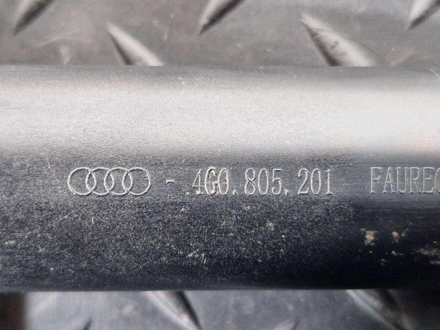 12-18 AUDI A6 C7 GENUINE COOLANT REGULATOR SUPPORT 4G0805201