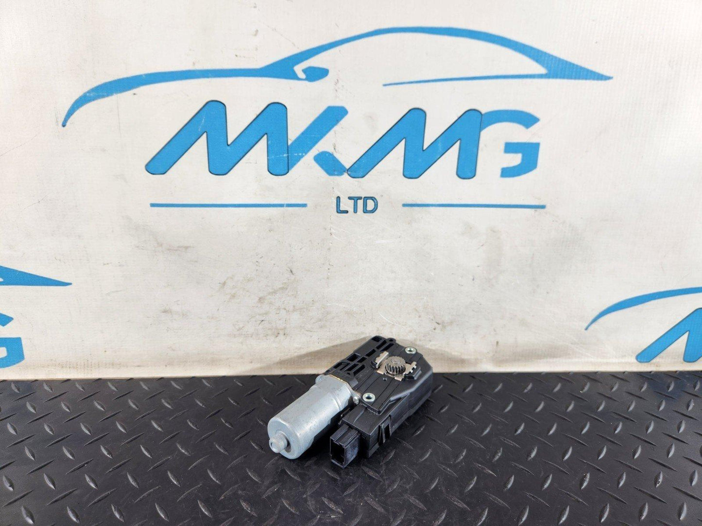 19-ON MERCEDES BENZ B CLASS W247 PANORAMIC SUNROOF MOTOR A2139067003