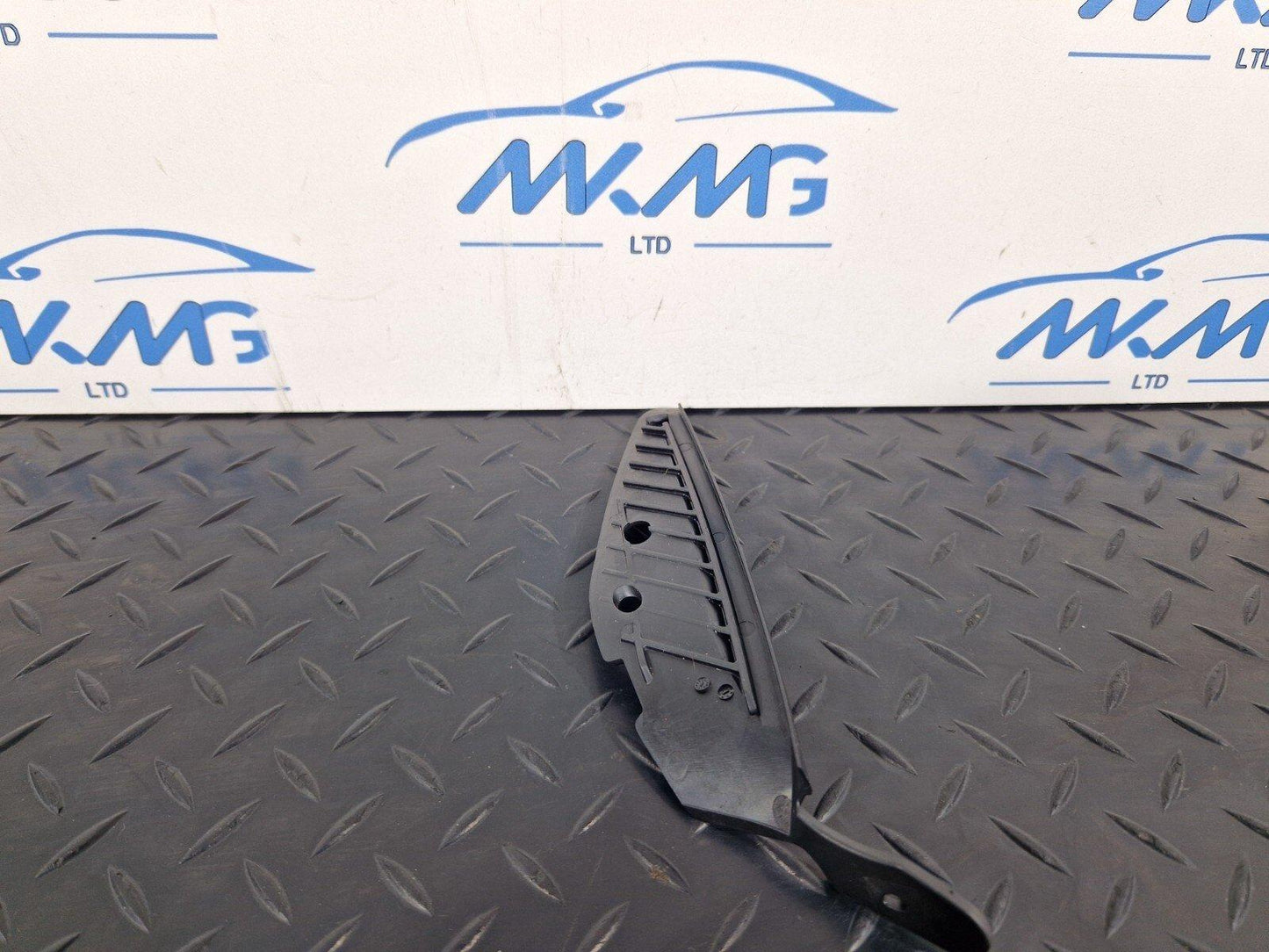 16-24 AUDI A5 F5 CONVERTIBLE FRONT RIGHT O/S MUD DEFLECTOR COVER TRIM 1402000014