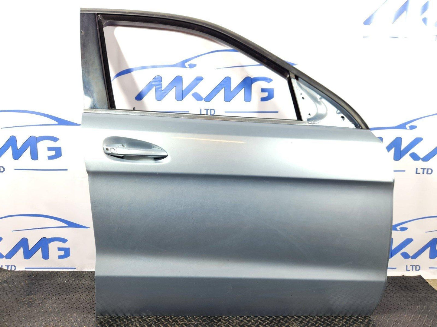 11-19 MERCEDES BENZ ML W166 GENUINE FRONT RIGHT O/S COMPLETE DOOR IN SILVER 988