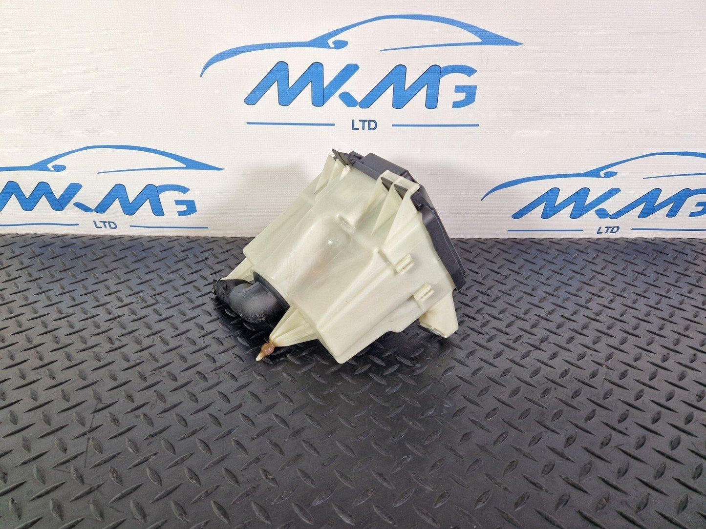 14-21 MERCEDES BENZ W205 GENUINE OEM FUSE BOX A2059981301