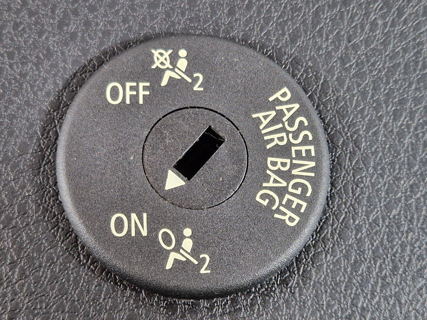 11-18 BMW 6 SERIES F13 GENUINE DASHBOARD END LEFT TRIM COVER 9197495