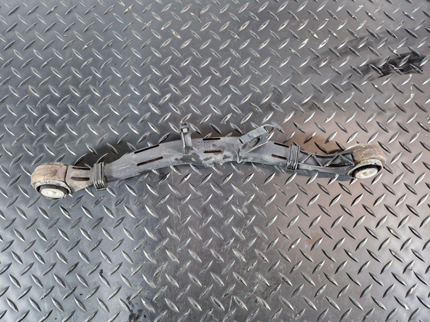 11-19 MERCEDES BENZ ML W166 GENUINE REAR RIGHT CONTROL ARM A1664230823