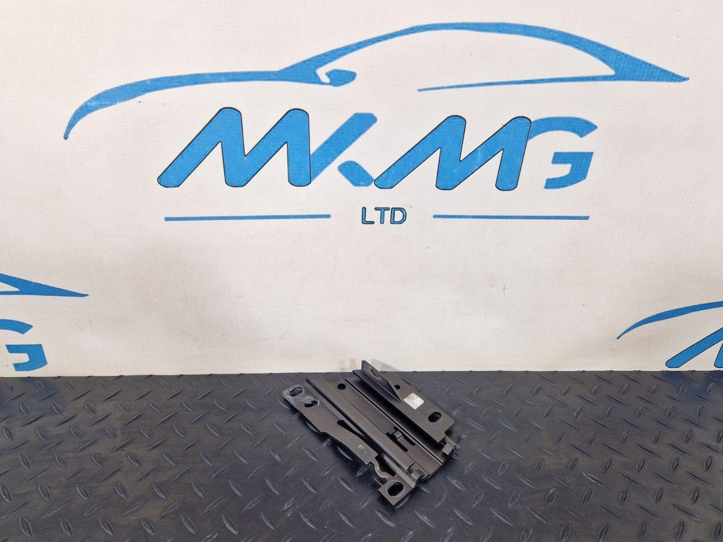 16-19 AUDI A4 B9 OEM LEFT FRONT BONNET HOOD LOCK 8W0823185E