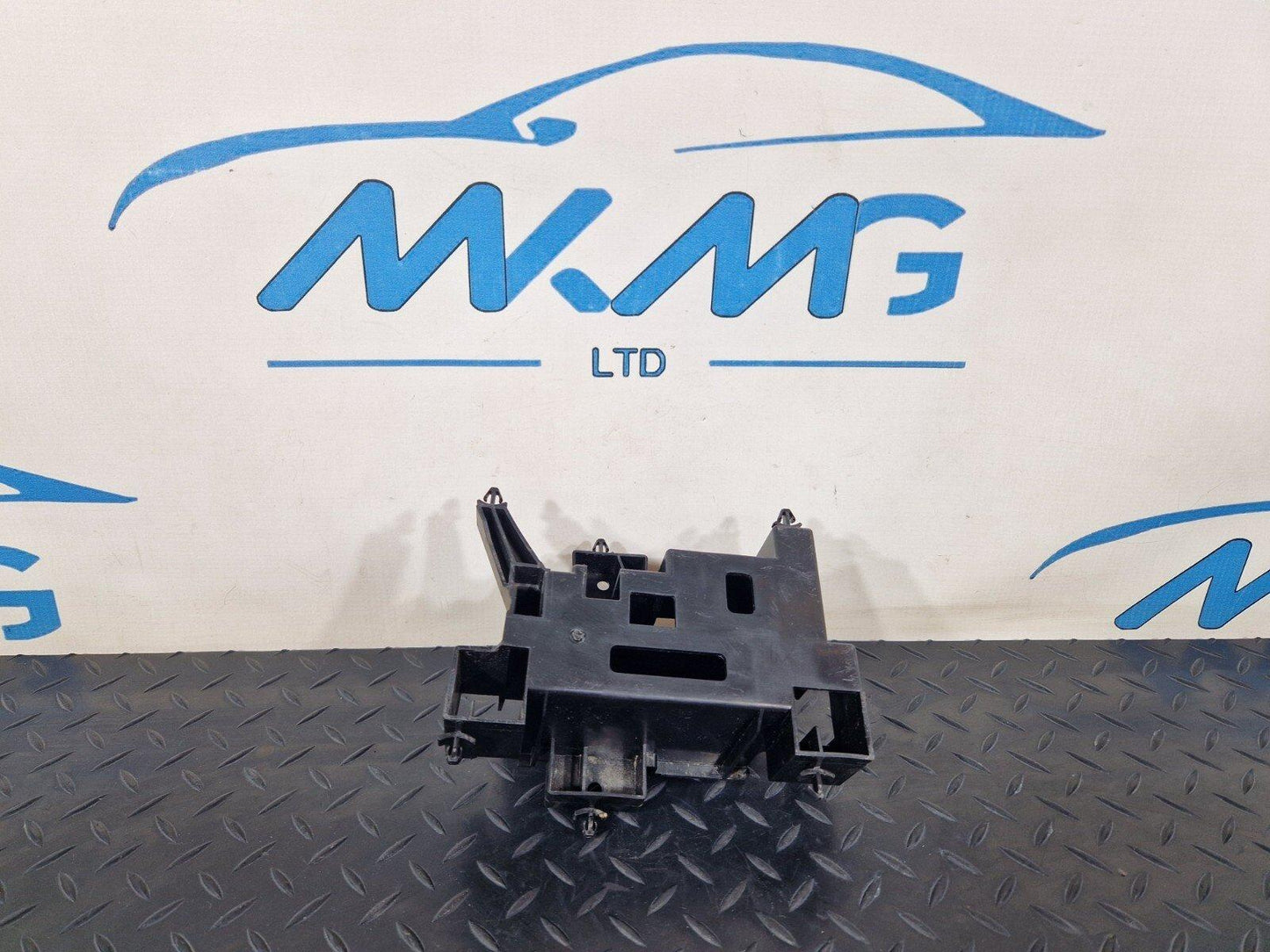18-ON MERCEDES BENZ SPRINTER W907 GENUINE TRIM A9105450900