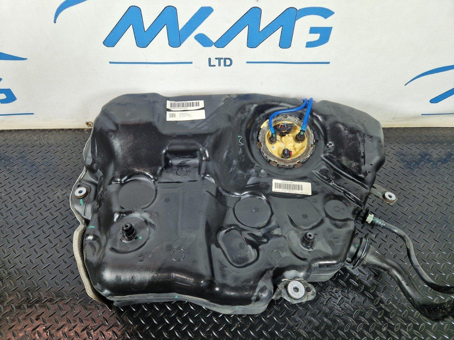 16-19 AUDI A4 B9 DIESEL FUEL TANK WITH PUMP 8W0201021CG