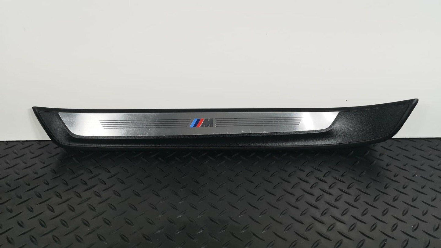 BMW X1 E84 GENUINE PASSENGER LEFT SIDE FRONT KICK PLATE TRIM 7318567