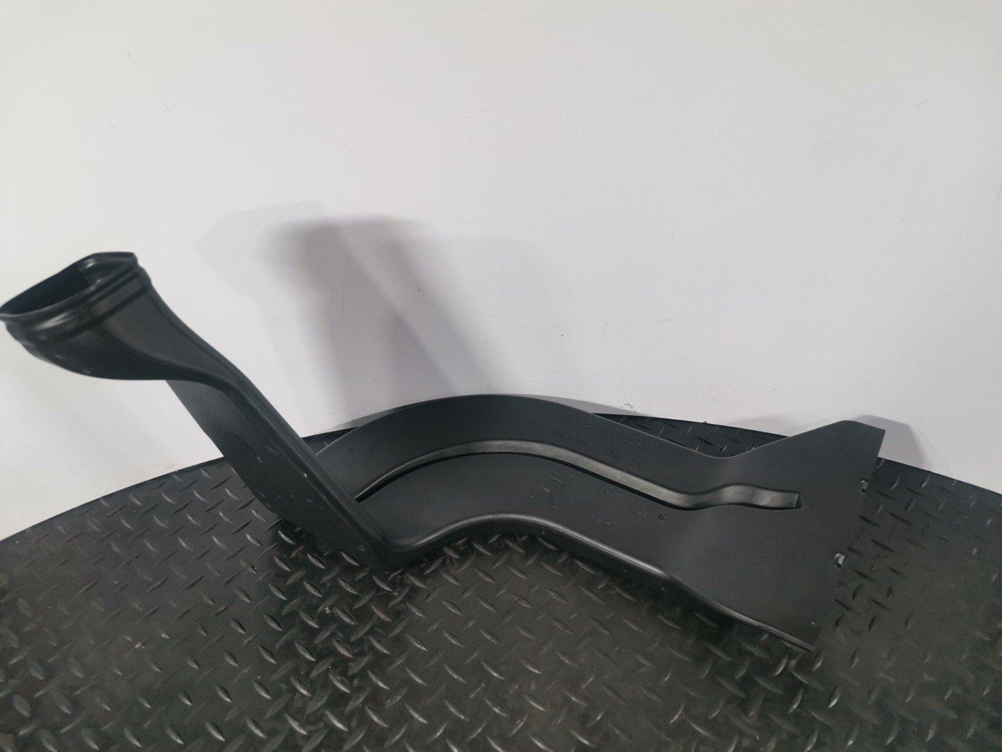 12-18 MERCEDES A-CLASS W176 GENUINE FRONT RIGHT O/S AIR VENT PIPE A2468310246