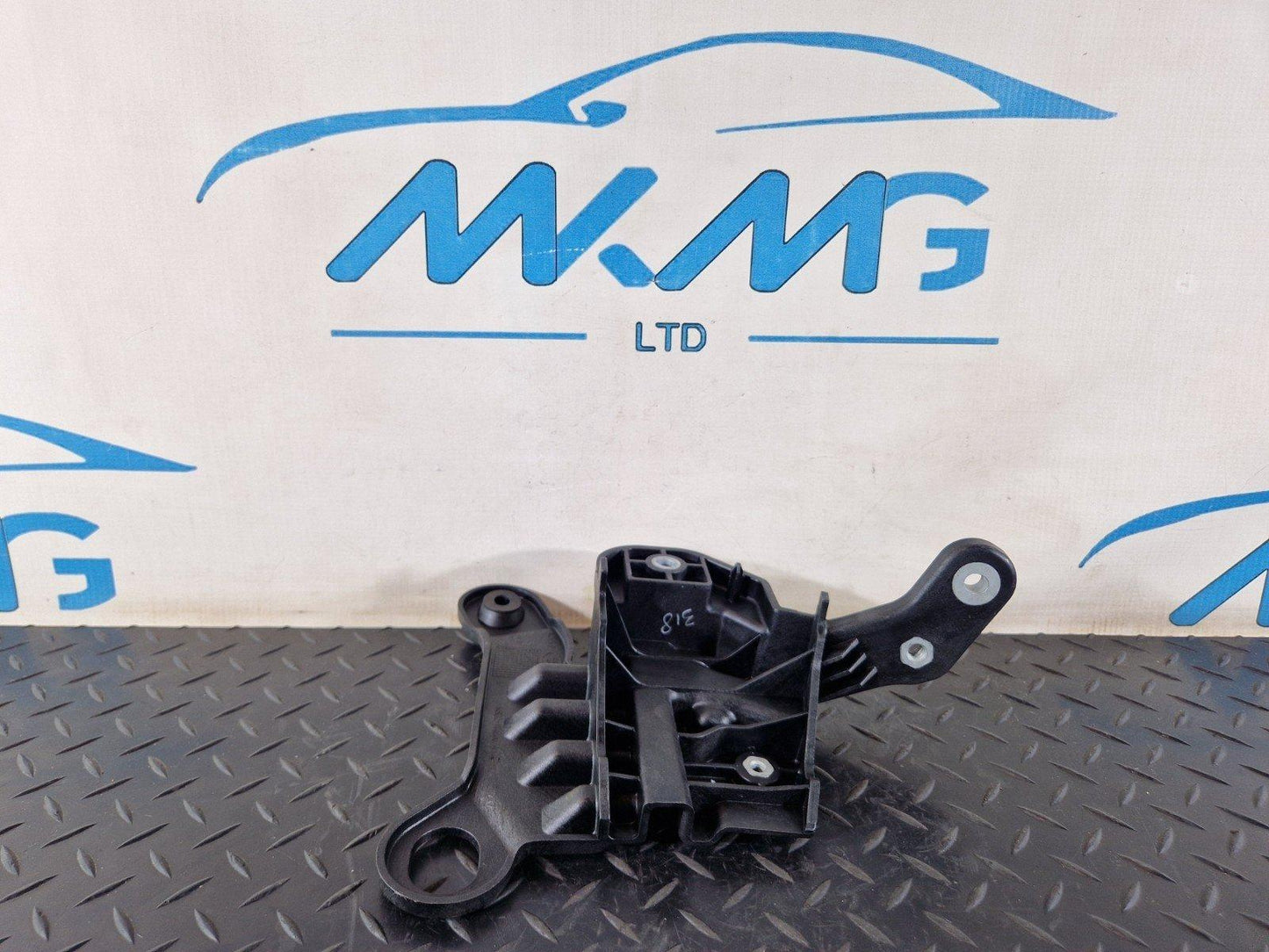 19-ON RANGE ROVER EVOQUE L551 AIR FILTER BOX MOUNTING BRACKET K8D2114B06A