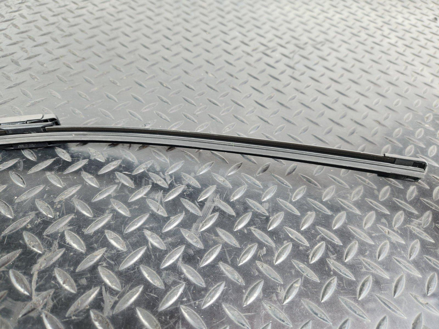 11-19 MERCEDES BENZ ML W166 GENUINE FRONT RIGHT O/S WINDOW WIPER ARM A1668201040