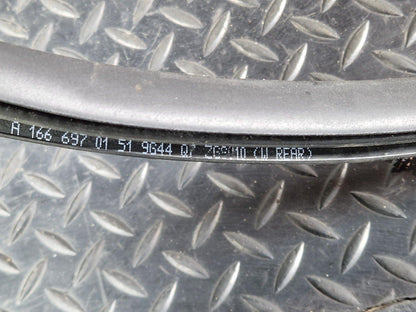 11-19 MERCEDES ML W166 OEM REAR LEFT OR RIGHT SIDE DOOR RUBBER SEAL A1666970151