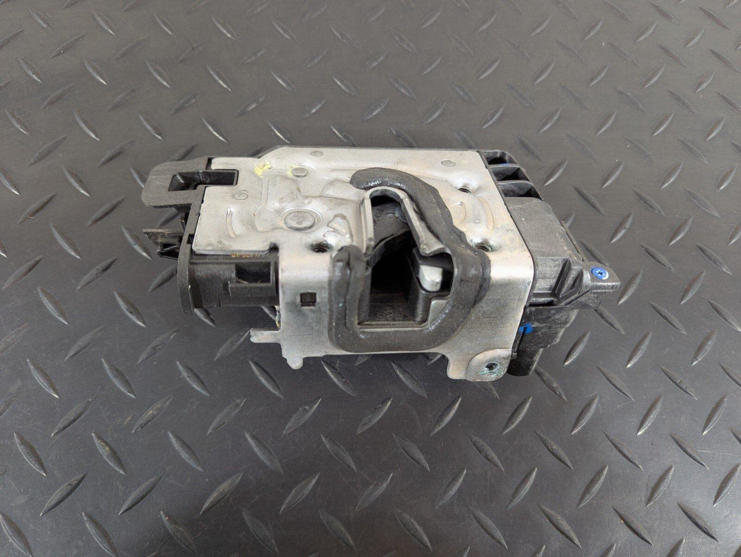 11-19 MERCEDES BENZ ML W166 GENUINE FRONT LEFT DOOR LOCK A0997201335