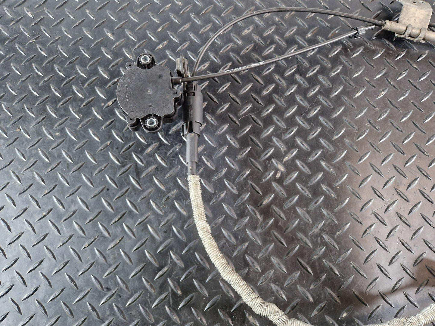 16-20 AUDI Q7 4M S-LINE GENUINE HANDBRAKE CABLE WITH MECHANISM 4M2713035B
