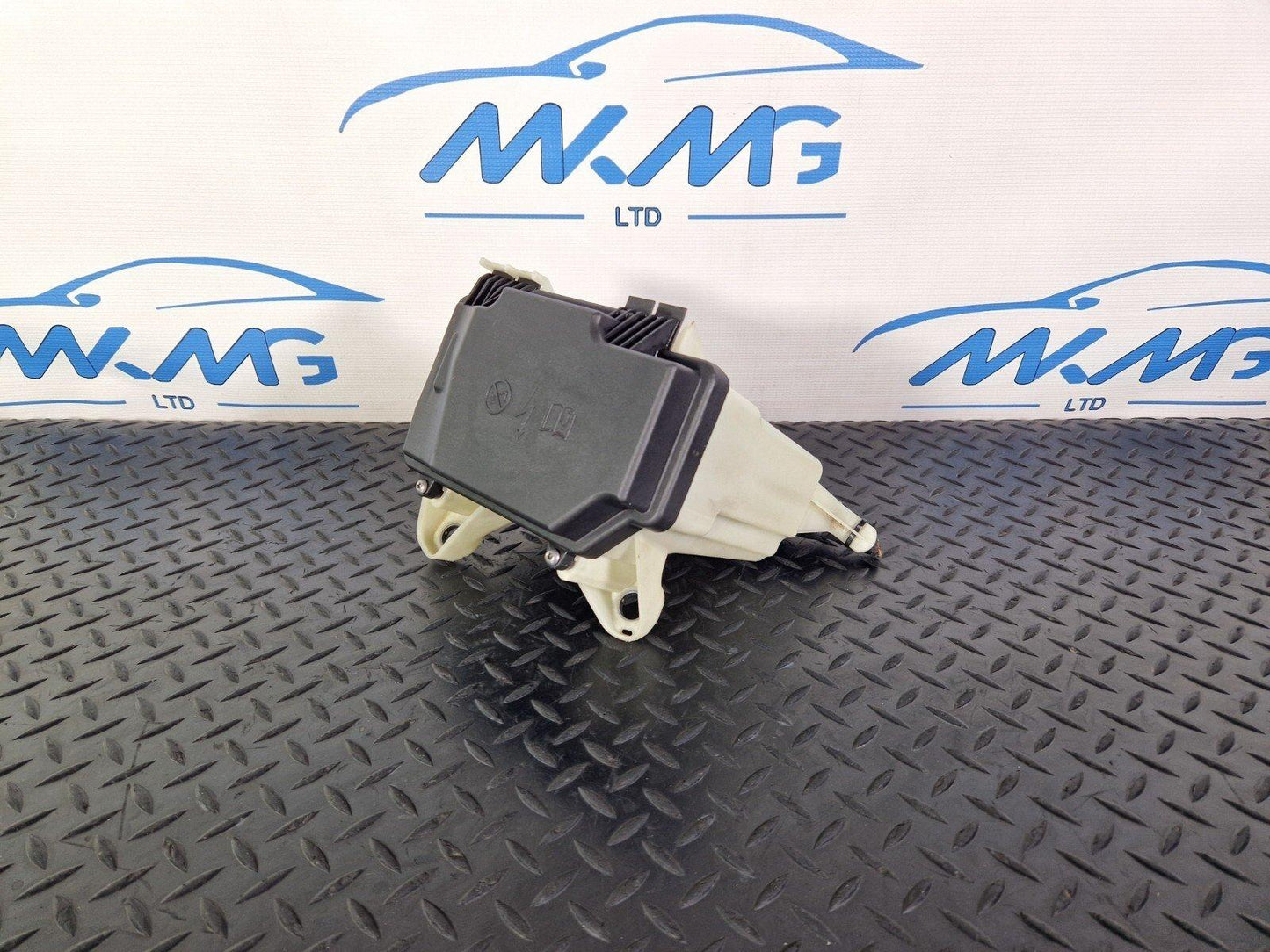 14-21 MERCEDES BENZ W205 GENUINE OEM FUSE BOX A2059981301