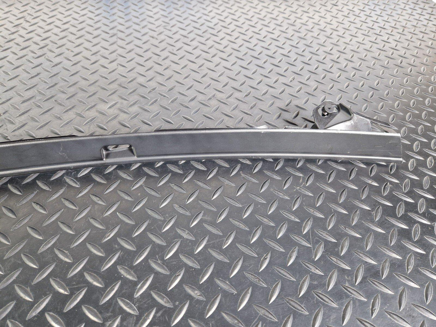 14-19 MERCEDES BENZ GLA X156 UNDER BONNET WINDSCREEN WASHER JET TRIM A1768600014