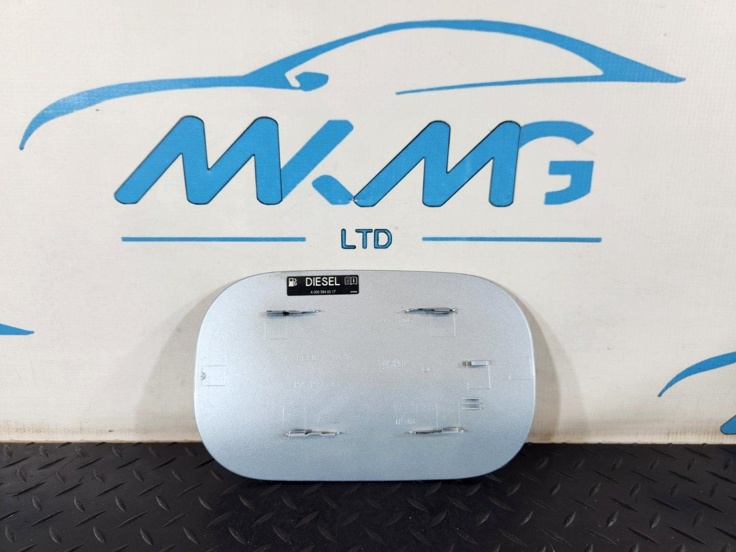 11-19 MERCEDES BENZ ML W166 FUEL TANK FILLER FLAP CAP COVER SILVER A1667570006