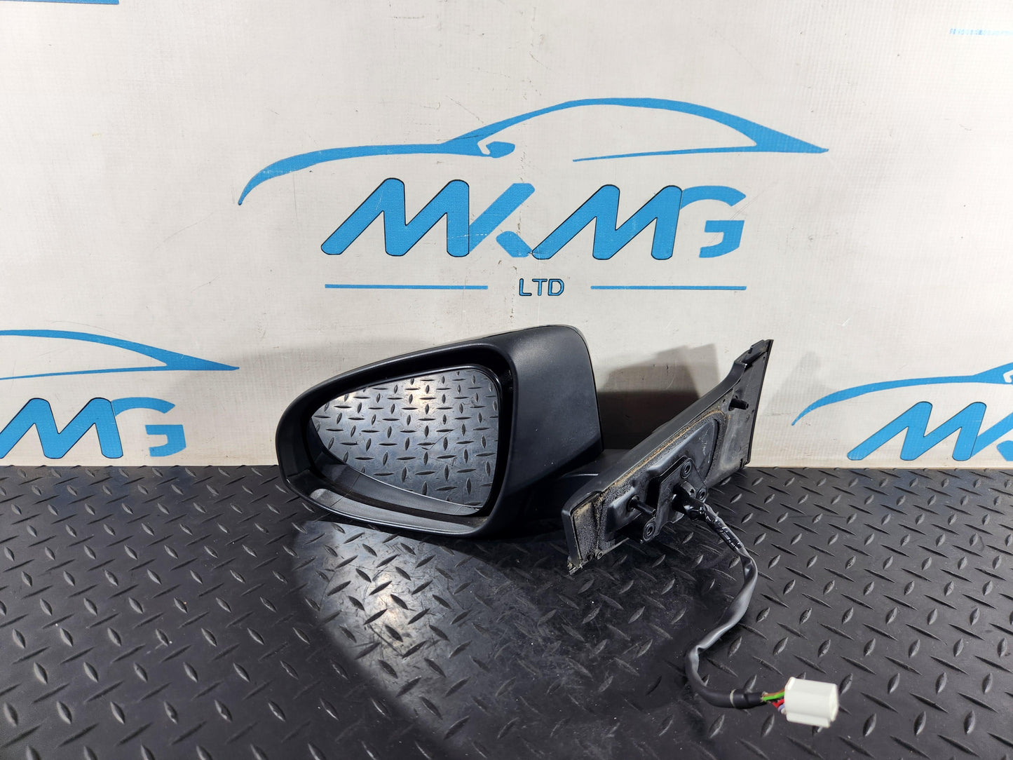 Toyota Yaris P130 Hatchback Right Driver Side Wing Mirror *Damaged* E8025614