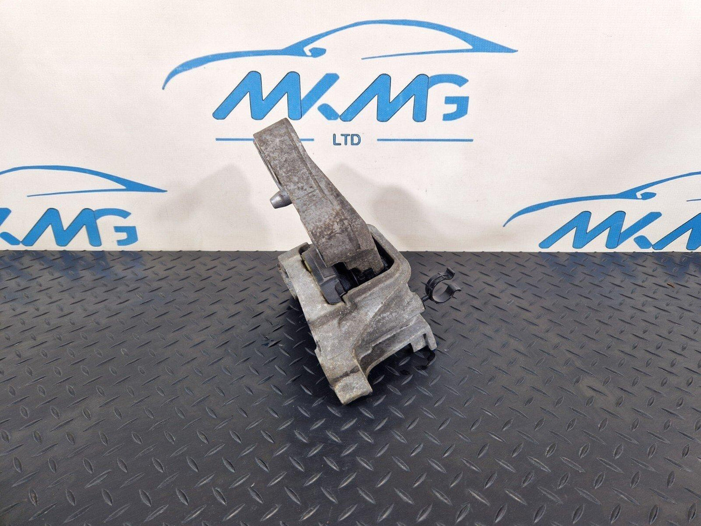 18 ON MERCEDES BENZ SPRINTER W907 W910 GEARBOX MOUNT LEFT SIDE A9102410300