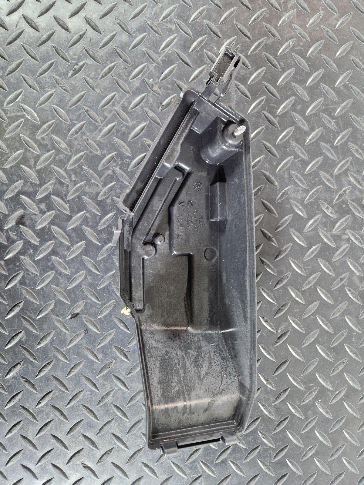 20-24 BMW 1 2 SERIES F40 GENUINE ECU ENGINE BOX COVER 8581751