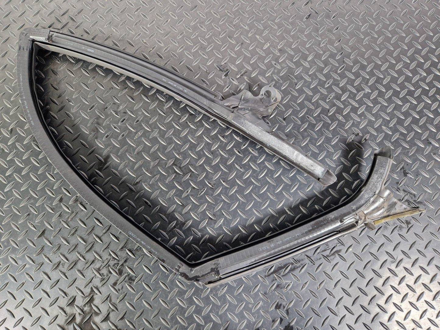 15-18 AUDI A7 4G GENUINE OEM REAR LEFT N/S UPPER DOOR RUBBER SEAL 4G8845695H