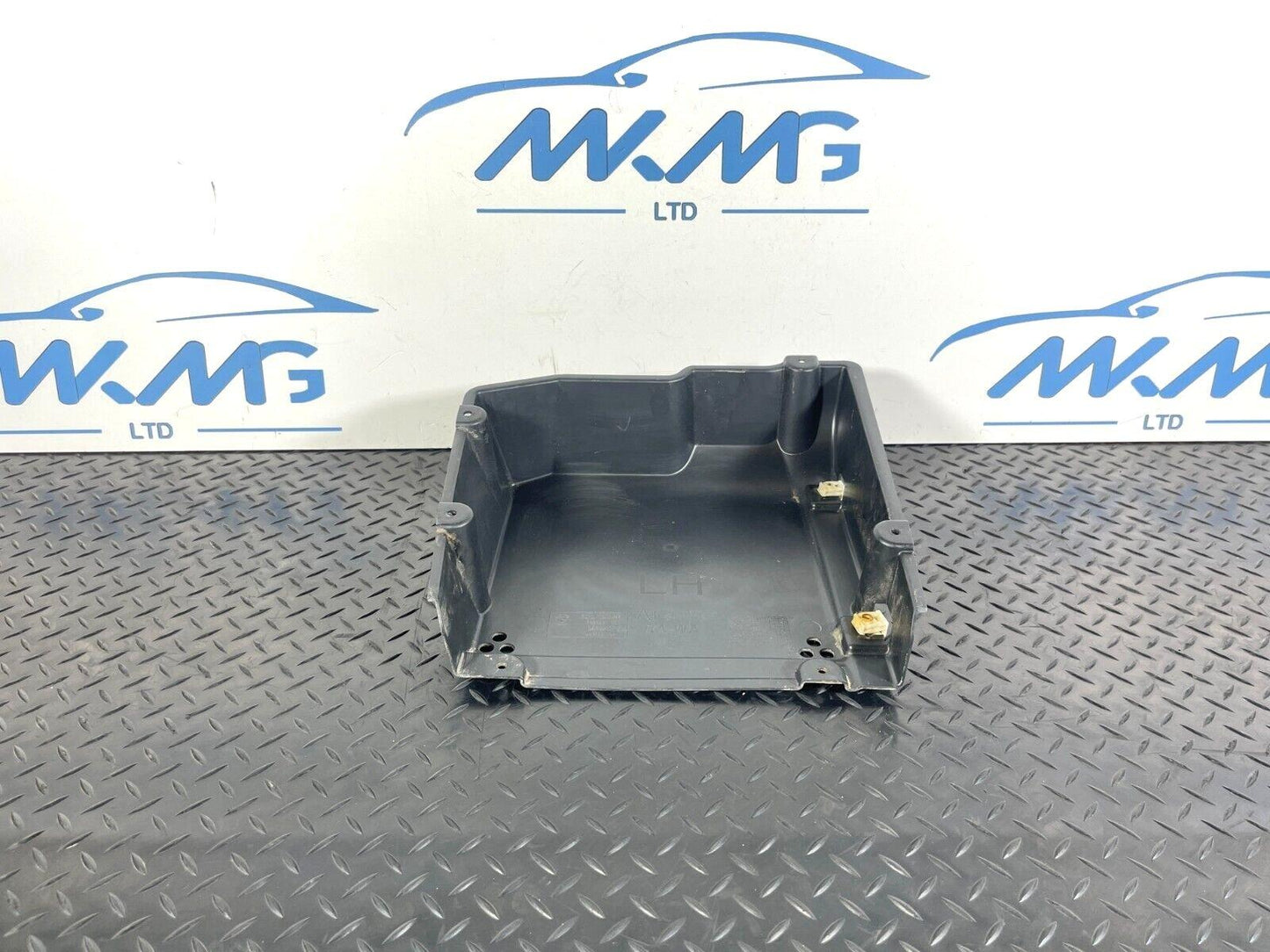14-21 Active Tourer Mini Clubman One D F54 RIGHT Trim Cover Diffuser 7373450