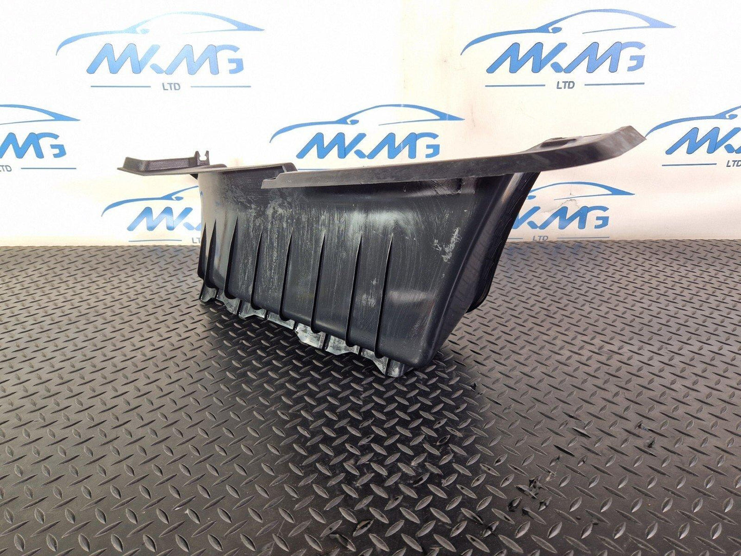 18-ON MERCEDES BENZ SPRINTER W907 W910 SIDE STEP TRIM LEFT SIDE A9106860100