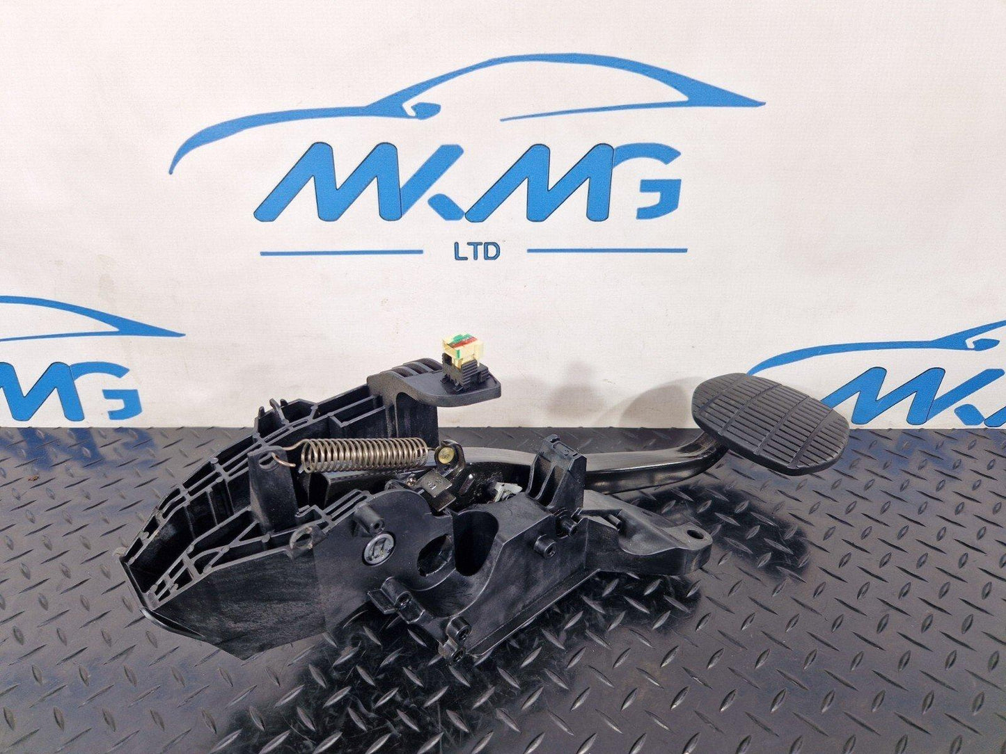 BMW X1 2 SERIES F45 F46 F48 GENUINE BRAKE PEDAL 6856600 6860677
