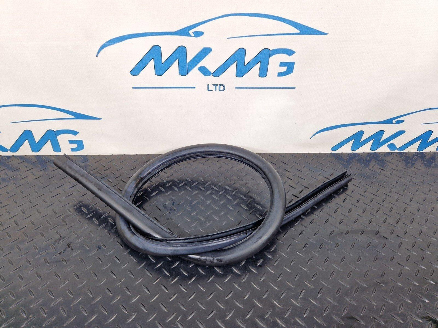 10-18 AUDI A7 4G S-LINE FRONT RIGHT OSF RUBBER WEATHER SEAL 4G8831707A