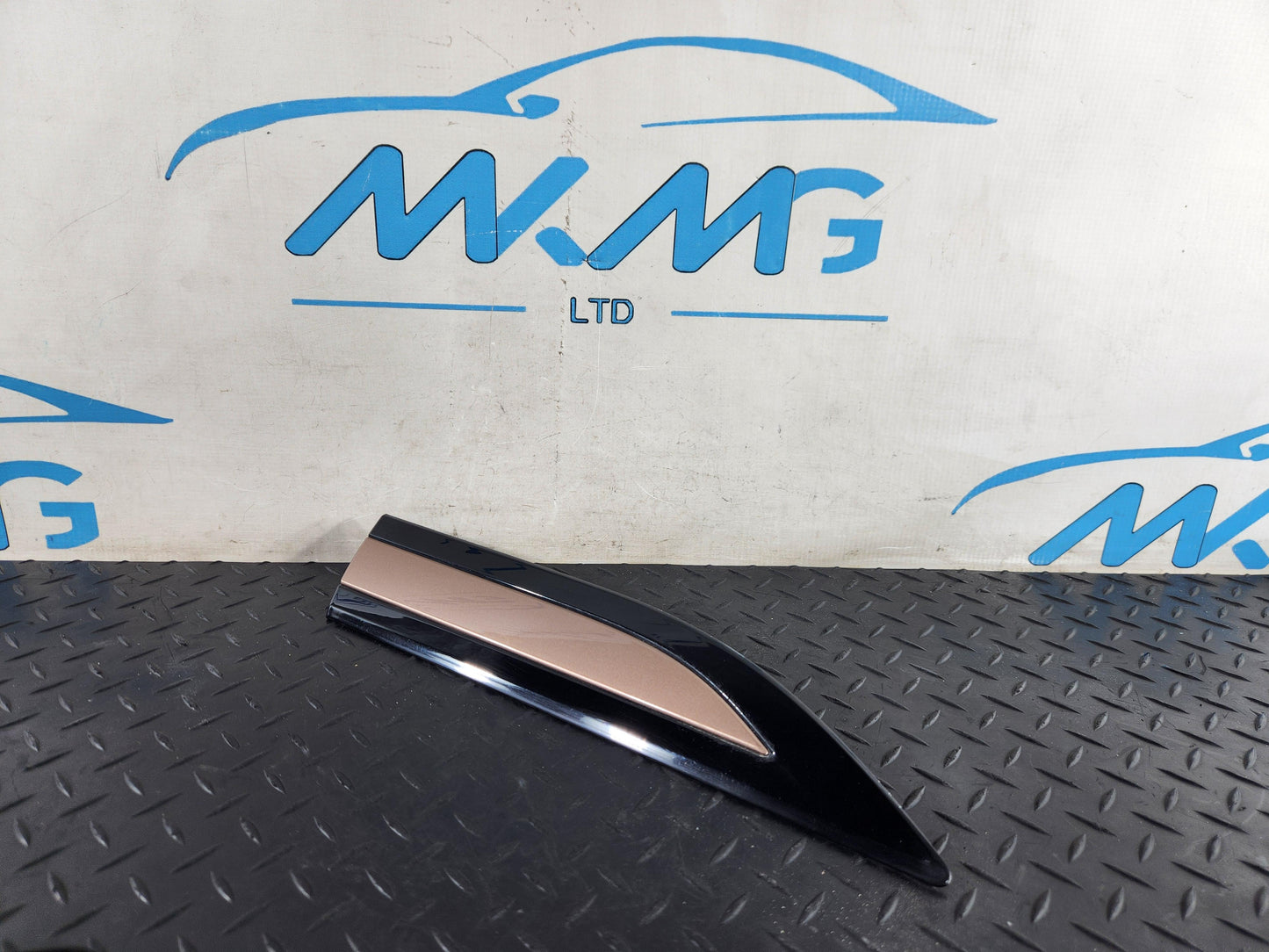 Land Rover Range Rover Evoque SUV Front Right Fender Trim Damaged K8D229426AB