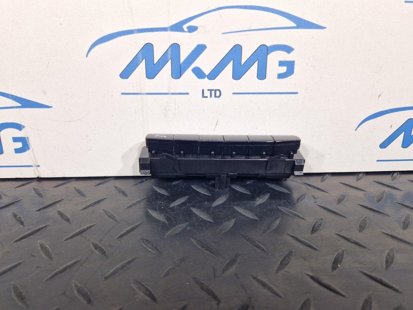 14-23 MERCEDES VITO W447 GENUINE DASHBOARD PARKING DISTANCE CONTROL PDC SWITCH