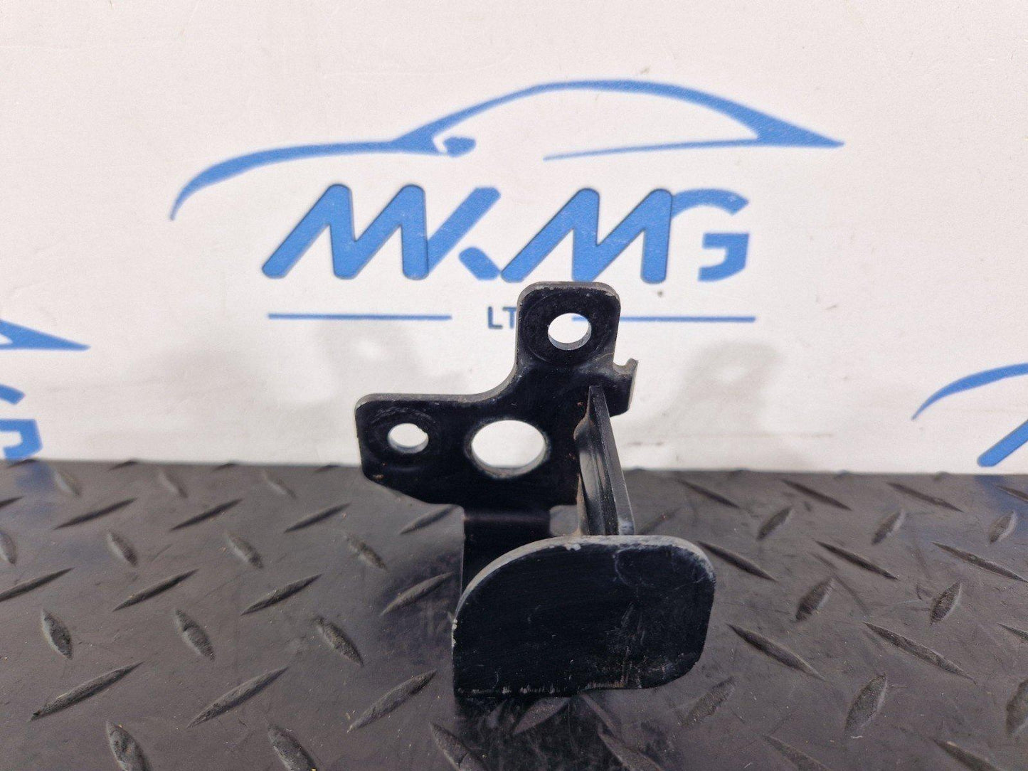 11-19 MERCEDES BENZ ML W166 BONNET HOOD LEFT MOUNT A1668870031