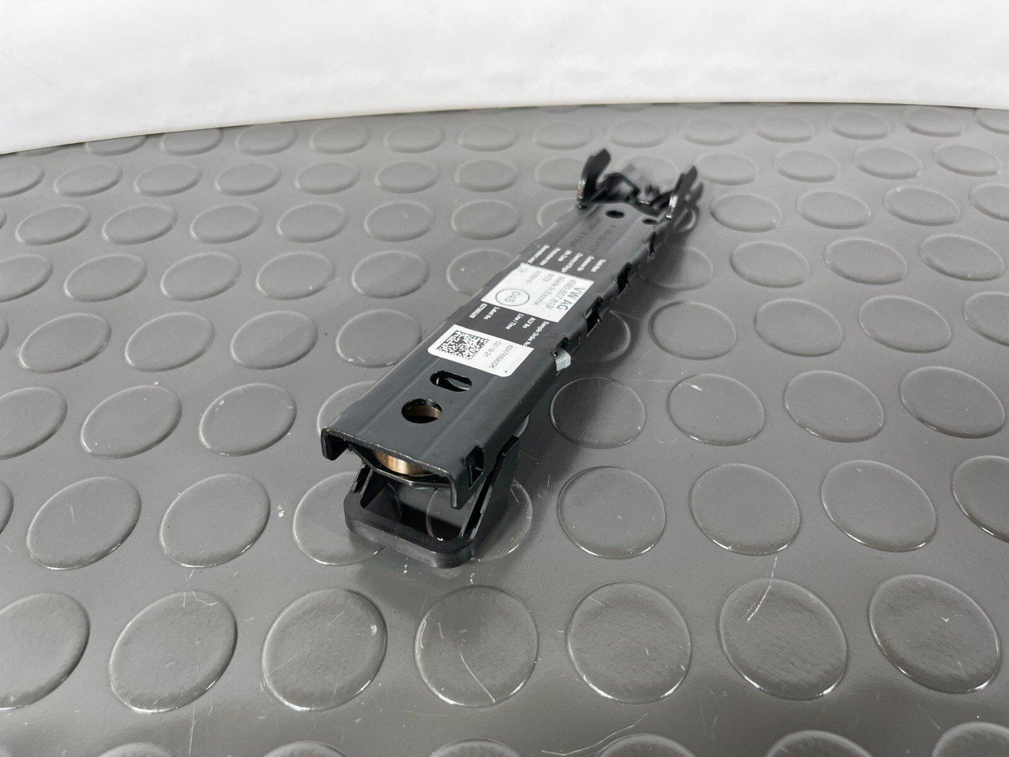 16-19 AUDI A4 B9 GENUINE LEFT PASSENGER SEAT BELT HEIGHT ADJUSTER 4M0857819