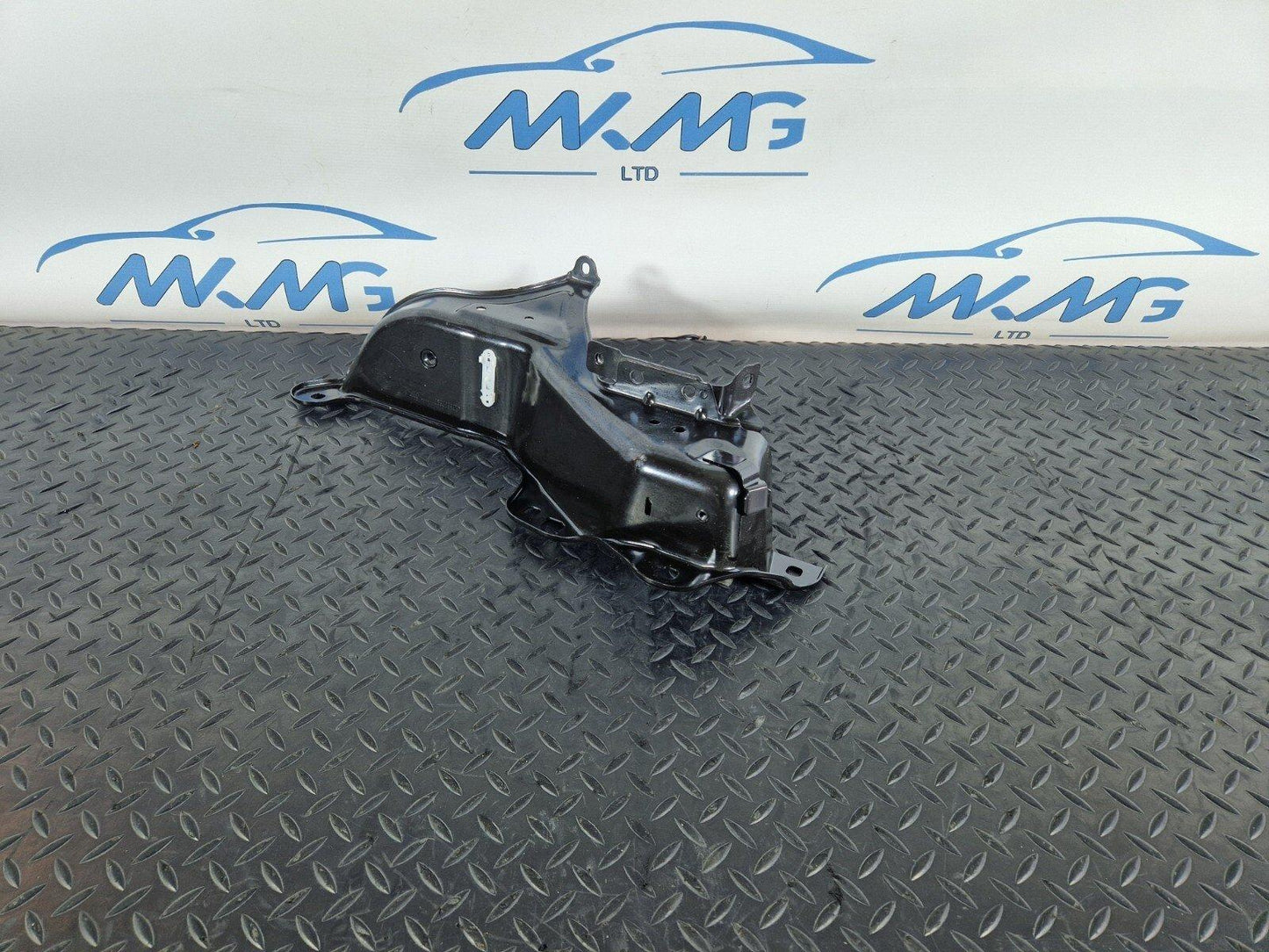 14-21 MERCEDES BENZ C300h W205 OEM RIGHT BOOT LINER A2056308801 A2056365800