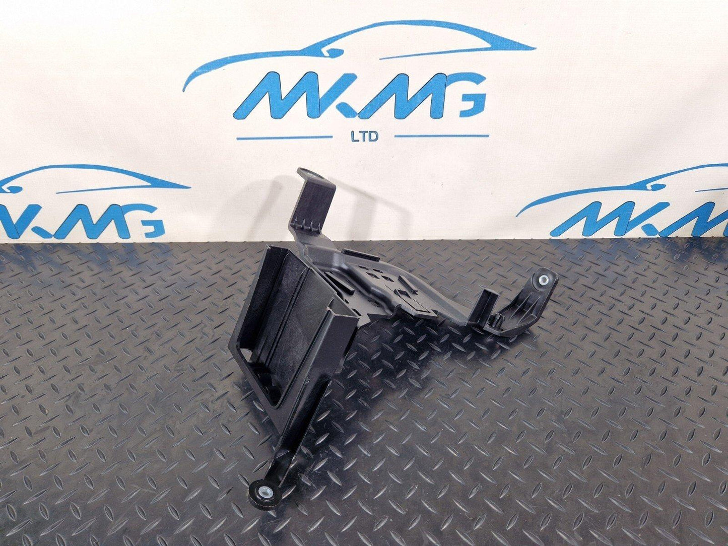 14-21 MERCEDES BENZ C200 W205 FUSE BOX HOLDER BRACKET  A2055452940