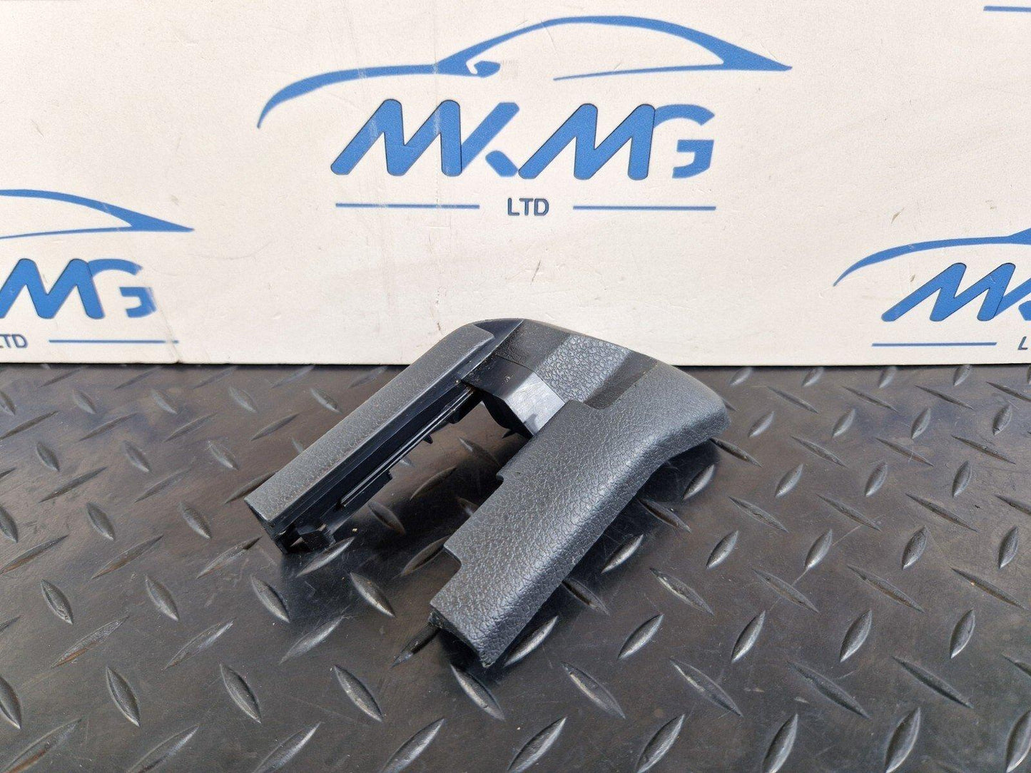18-ON MERCEDES BENZ A CLASS W177 FRONT RIGHT SEAT RAIL TRIM COVER A1779193800