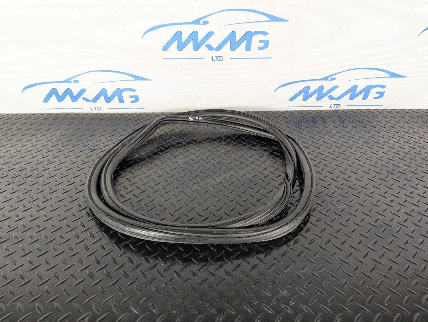 16-19 AUDI A4 B9 SALOON OEM REAR DOOR RUBBER SEAL FITS LEFT & RIGHT 8W5833721B