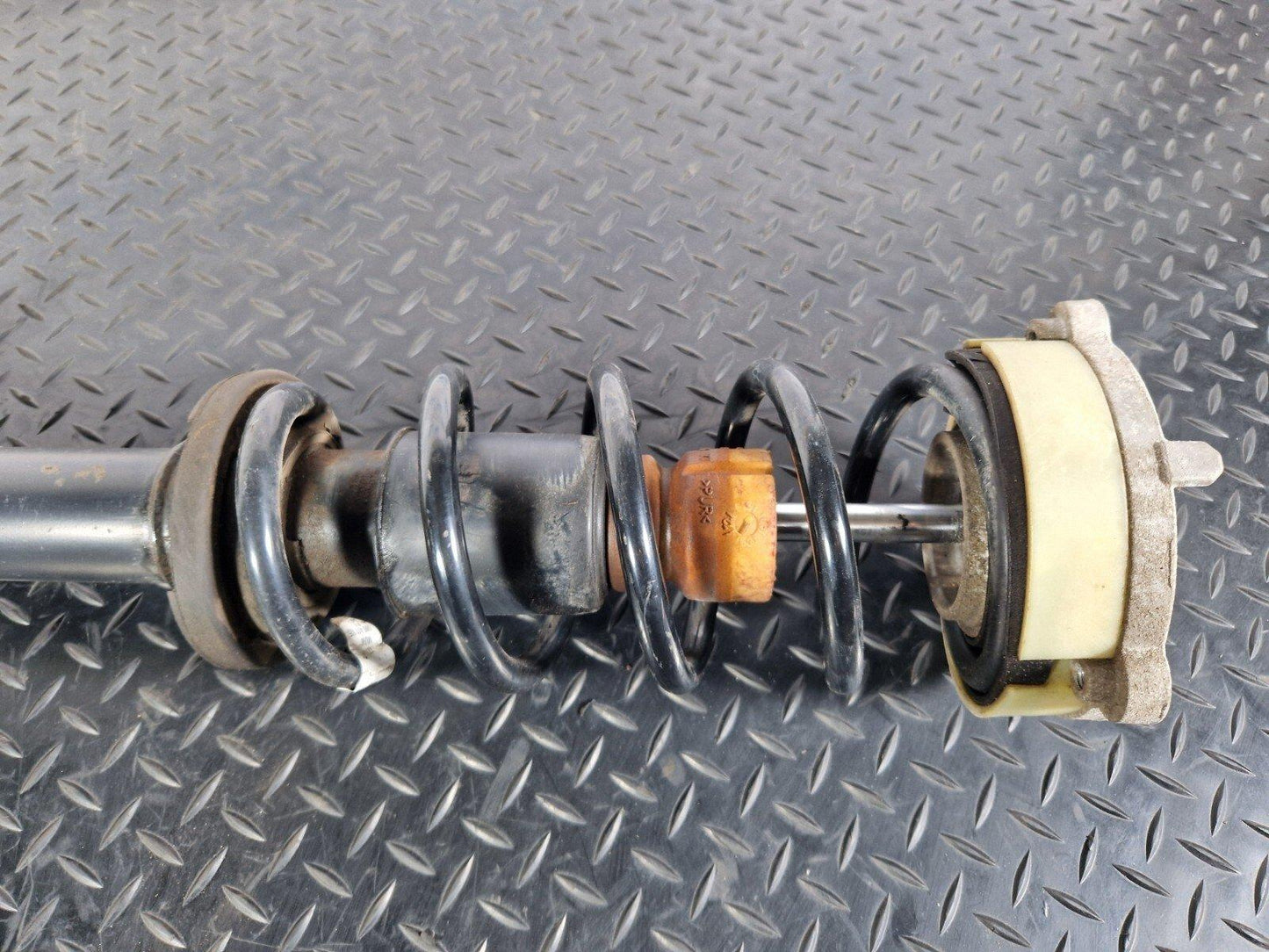 16-19 AUDI A4 B9 AVANT ULTRA SE GENUINE FRONT RIGHT O/S SHOCK ABSORBER 8W0031T