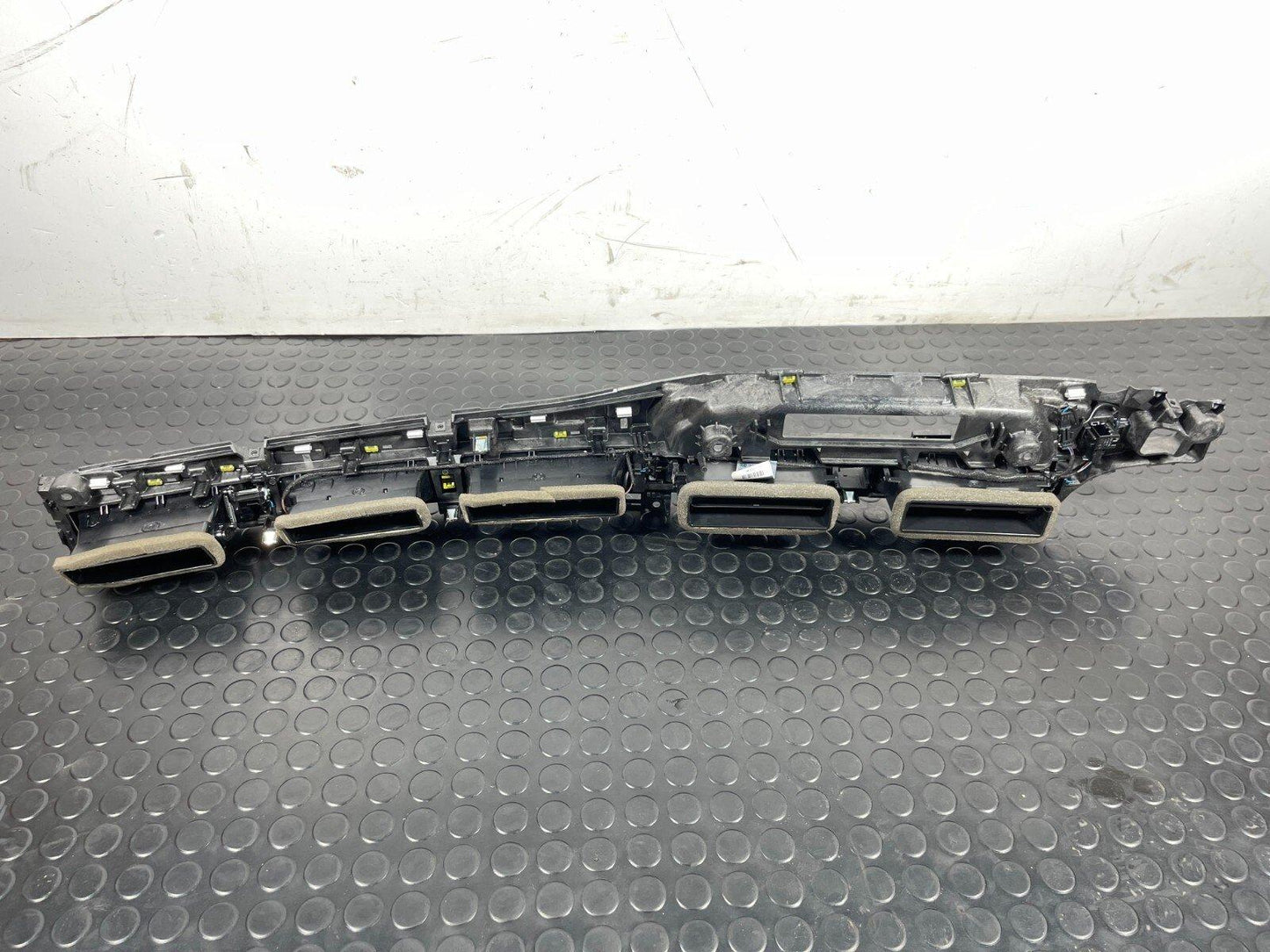 16-19 AUDI A4 B9 GENUINE FRONT DASHBOARD AIR VENTS 8W2820901C 8W2820902