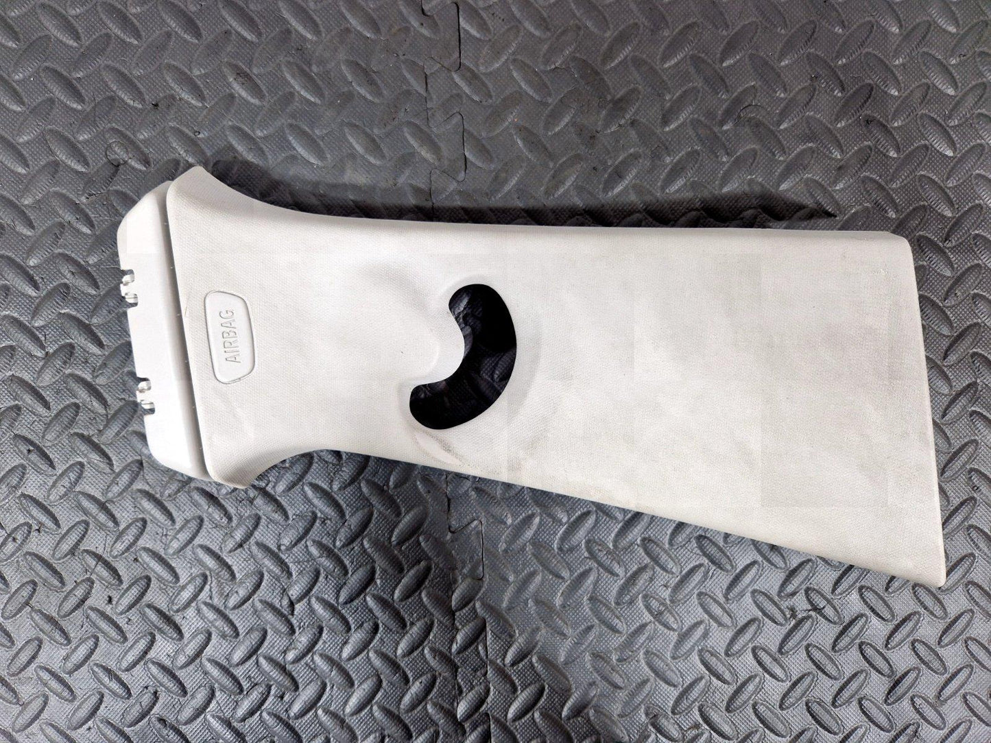 16-22 BMW X1 F48 DRIVERS SIDE RIGHT INNER B POST COVER TRIM PANEL 7332816