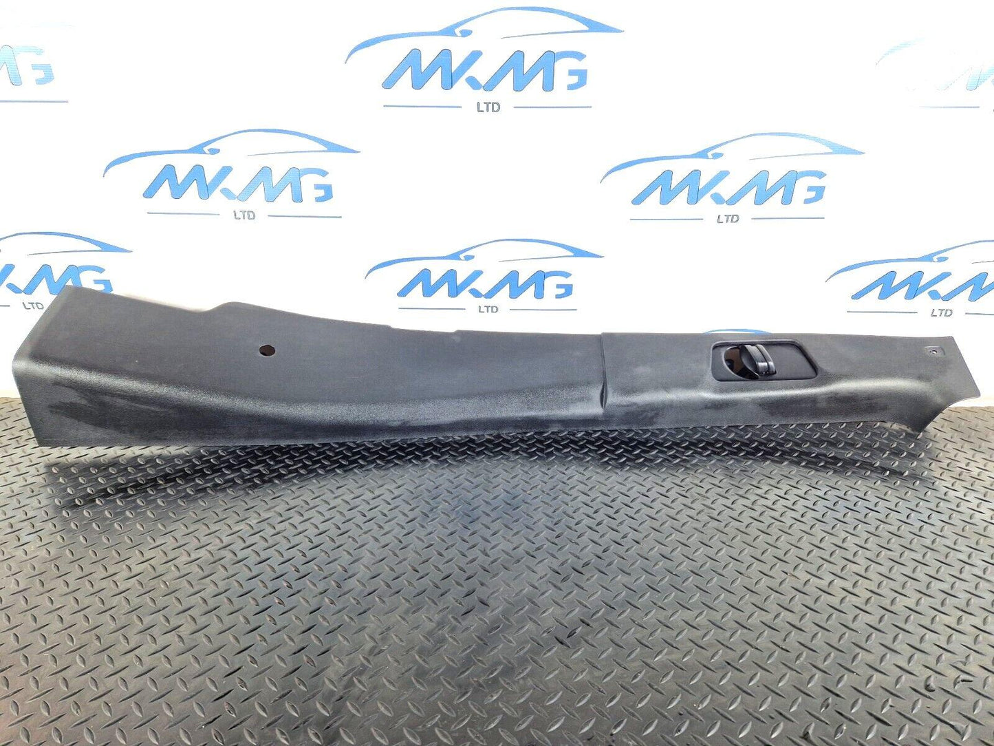 18-ON MERCEDES BENZ SPRINTER W907 LEFT SIDE B PILLAR TRIM COVER A9076903200